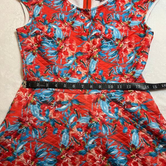 Romeo & Juliet Couture Crewneck Tropical Print Quilted Scuba Mini Dress Size Med - Picture 8 of 9